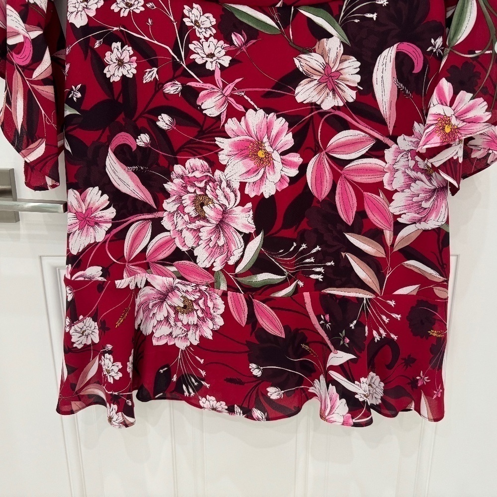 BAR III - DRESS **Size 6**. Very good condition. RED/Pink floral - Picture 2 of 5